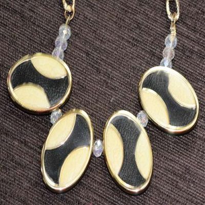 Trendilook  Big beads Black and Cream Nacklace